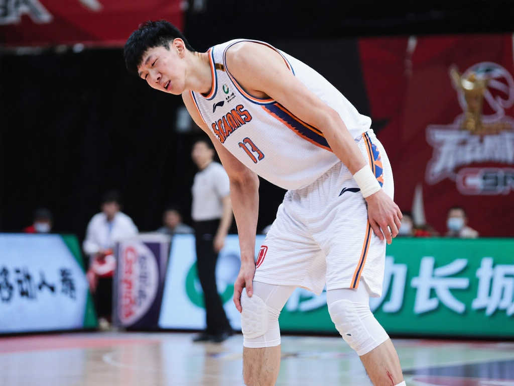 周琦：为球队冲冠放弃手术，腰伤成重返巅峰最大障碍